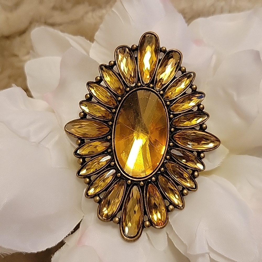 Ring Costume Jewelry Large Oval Floral Yellow Crystals